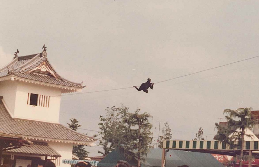 「綱渡り忍者」登場