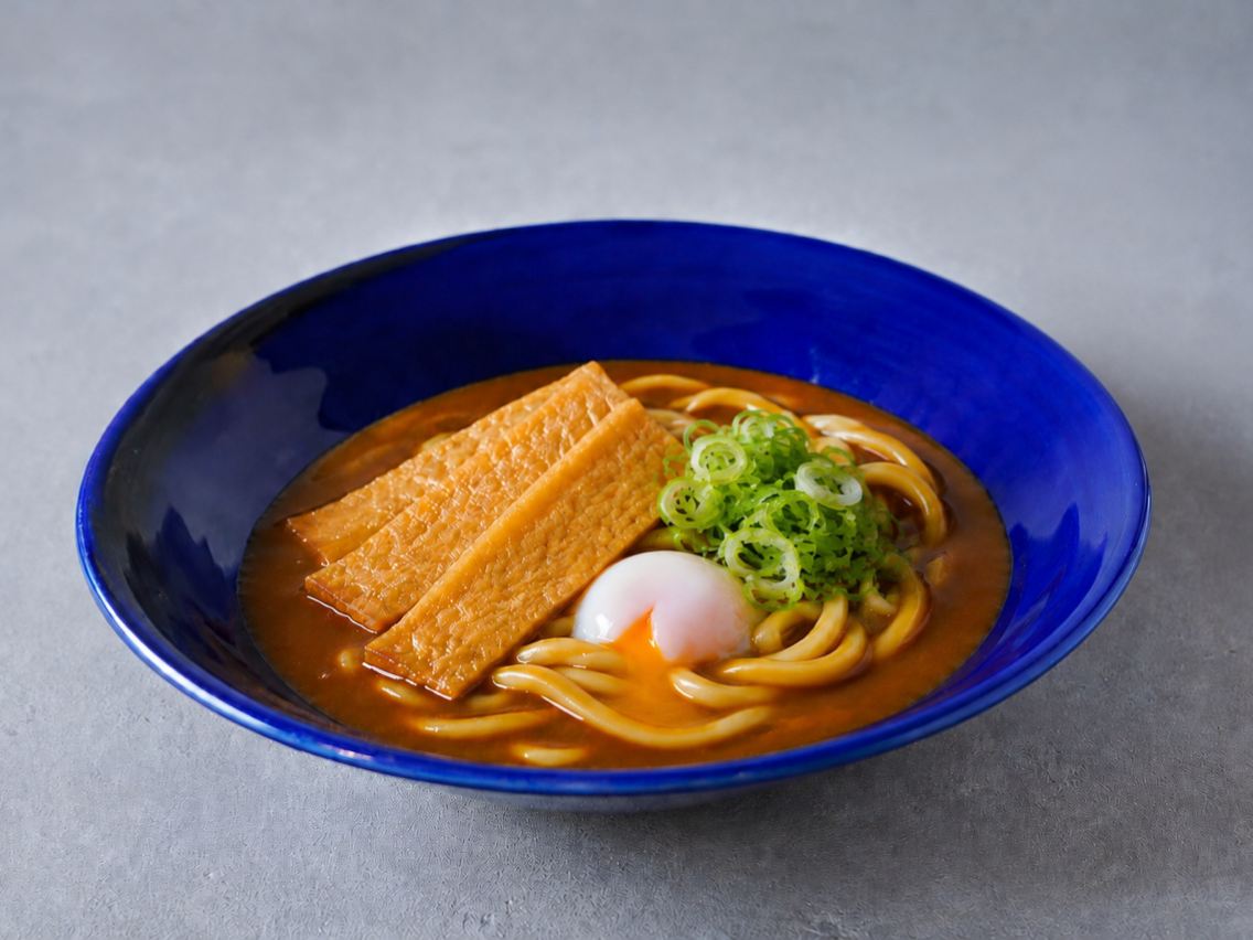 【季節限定】きつね揚げと温玉の冷やしカレーうどん